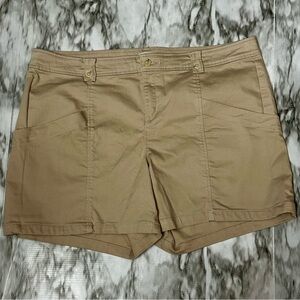 Liz Claiborne Tan Shorts Relaxed Fit Mid Thigh Stretch Normcore Closet Staple